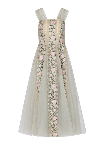 chic size inclusive model wearing JessaKae Cheyenne Dress