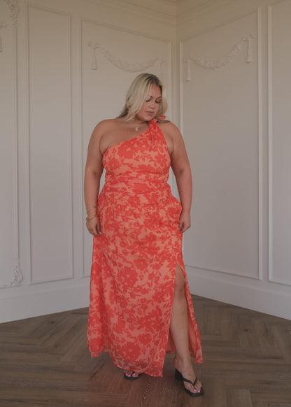 chic size inclusive model wearing JessaKae Tahiti Dress