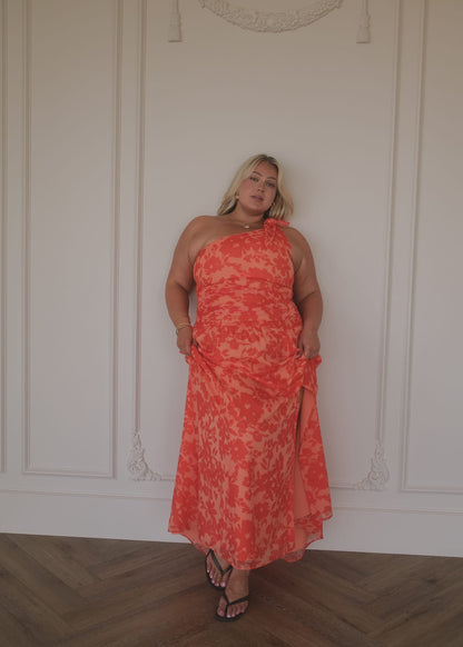 chic size inclusive model wearing JessaKae Tahiti Dress