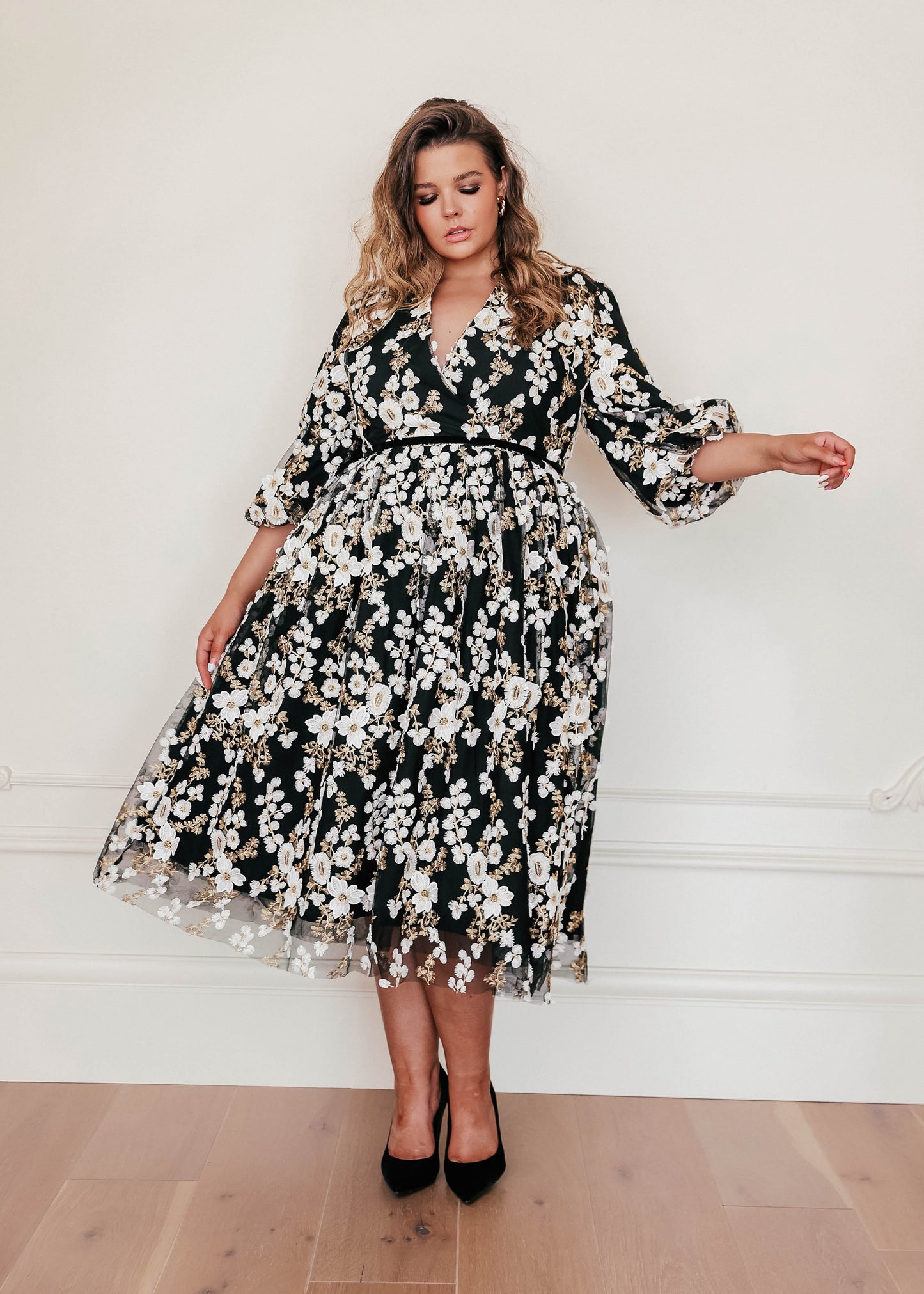 chic size inclusive model wearing JessaKae Holly Dress_Black / XS Dresses