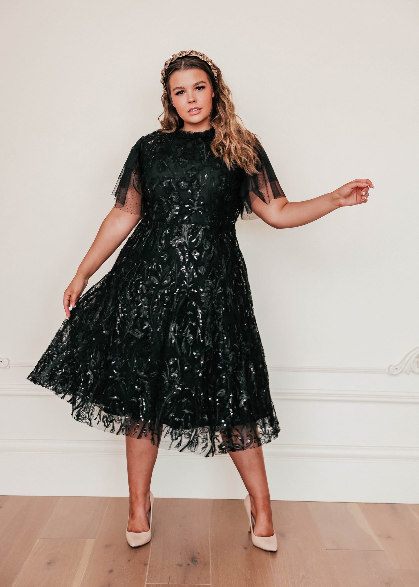 chic size inclusive model wearing JessaKae Midnight Dress_Dusk Prarie / 1X Dresses